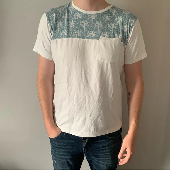 Grafton  Mens short sleeve T-shirt size LG BLUE AND WHITE palm tree patterned - Picture 1 of 10